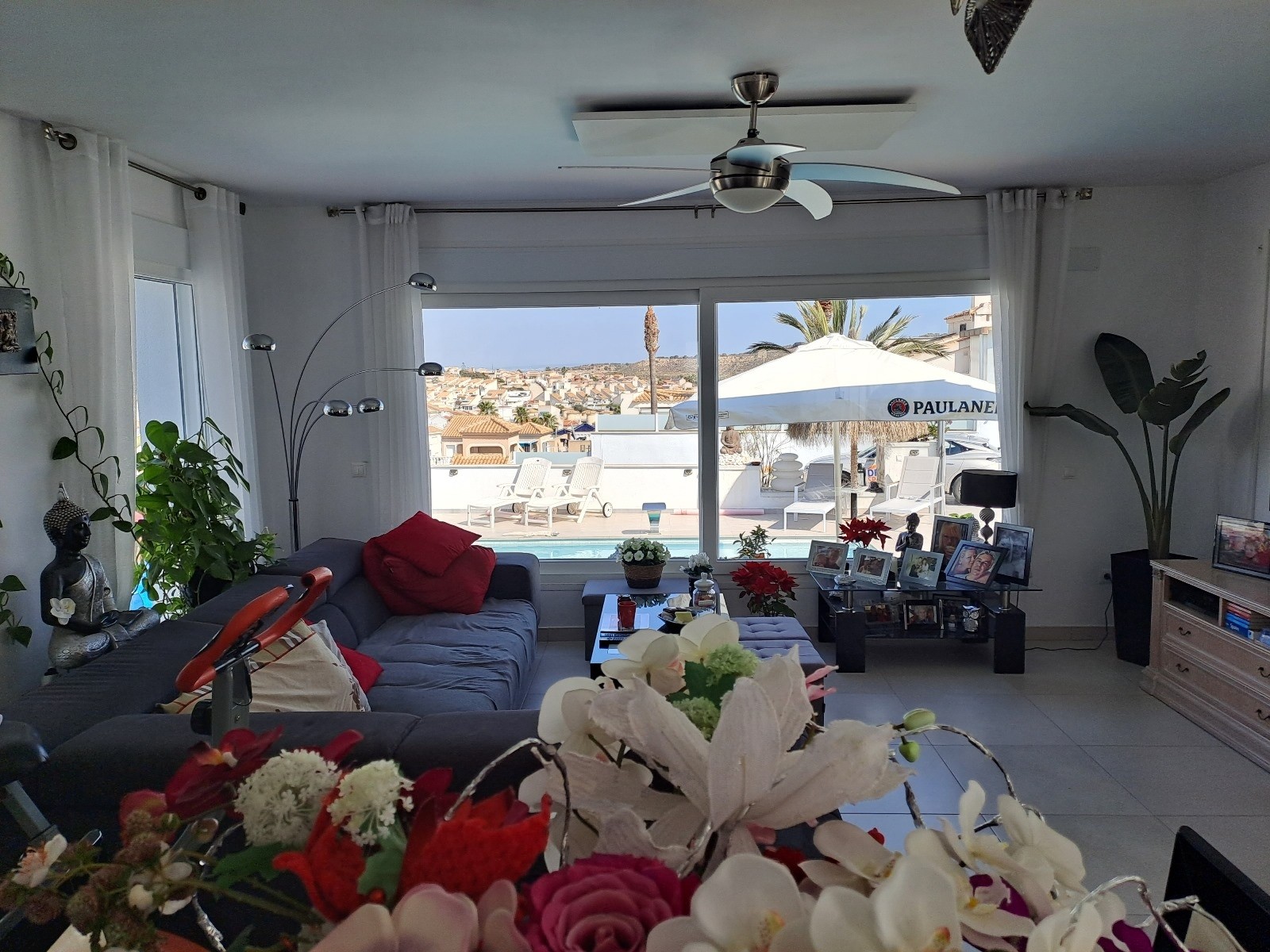 Master bedroom in villa for sale in Rojales