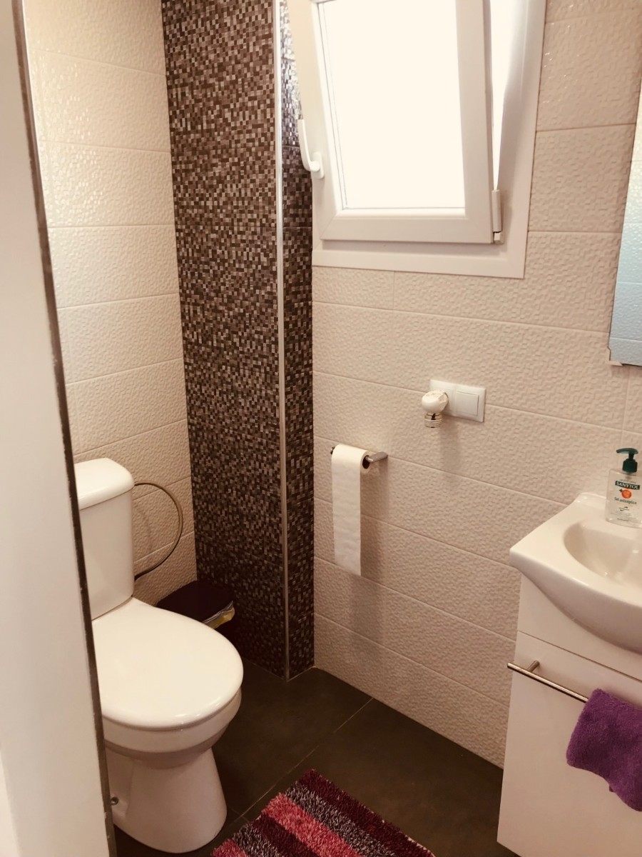 Bathroom in villa for sale in Rojales