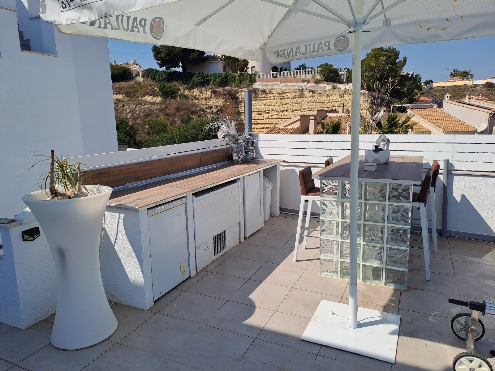 Pool area in villa for sale in Rojales