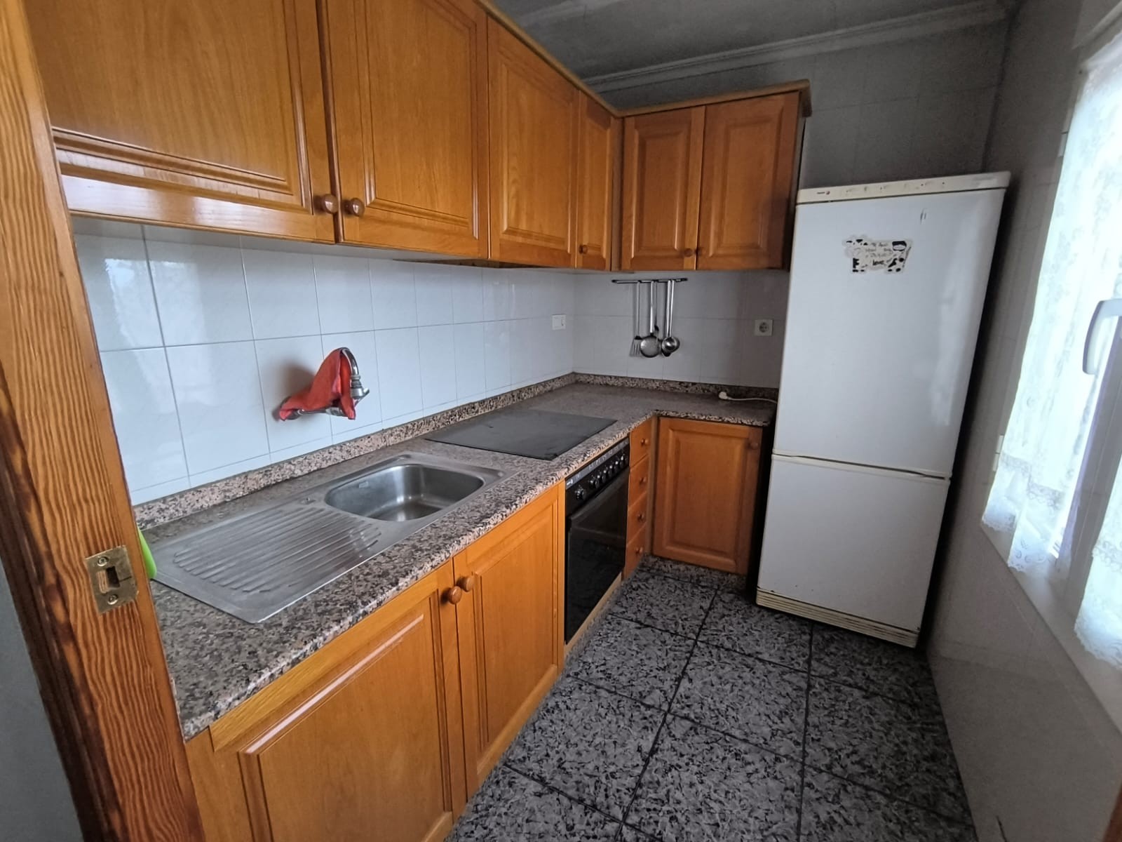 Your Dream Multi-Generational Home Awaits in the Heart of Yecla – Move-In Ready, Fully Legalised, and Brimming with Space!