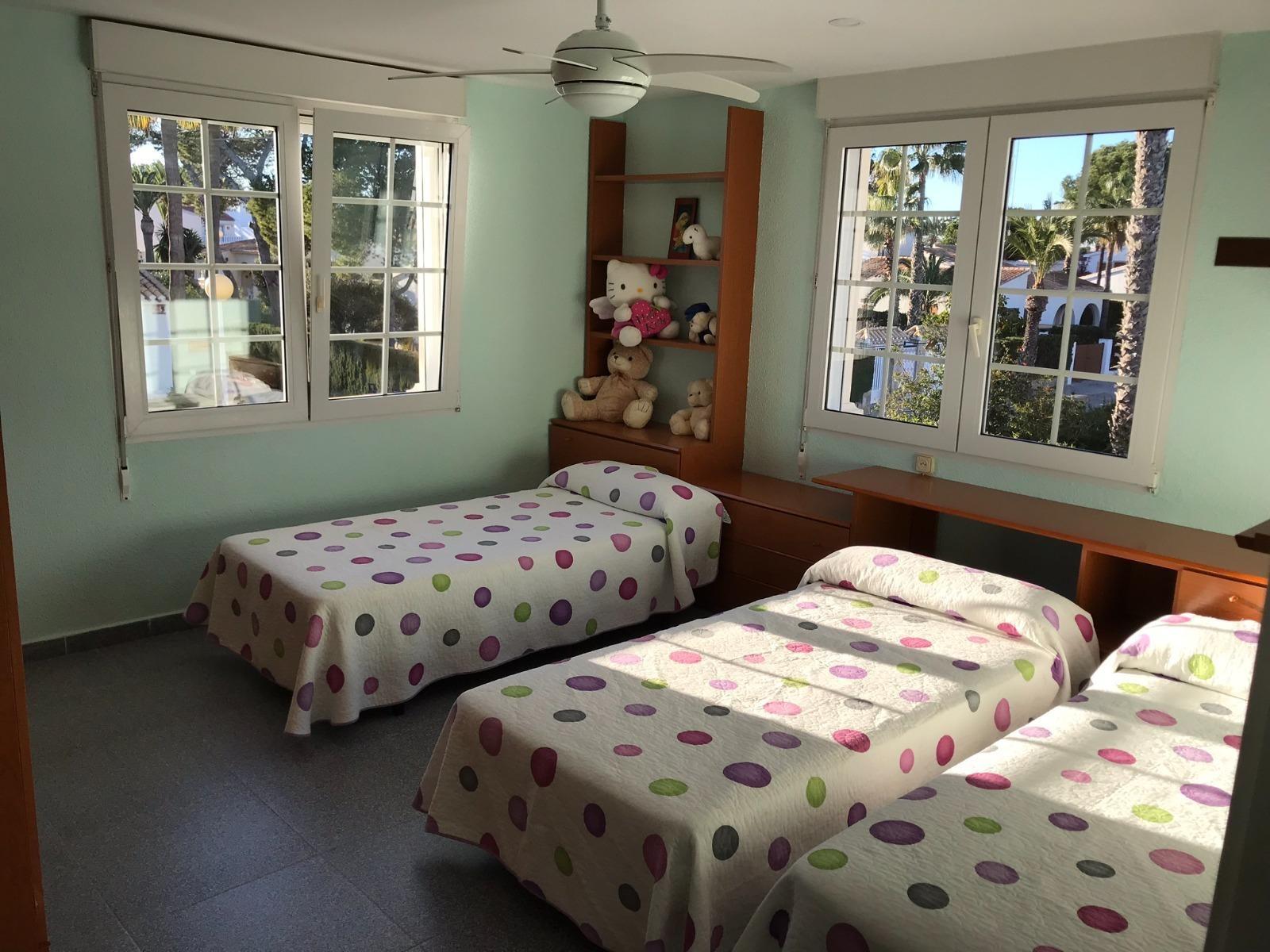 Garden in villa for sale in Orihuela Costa