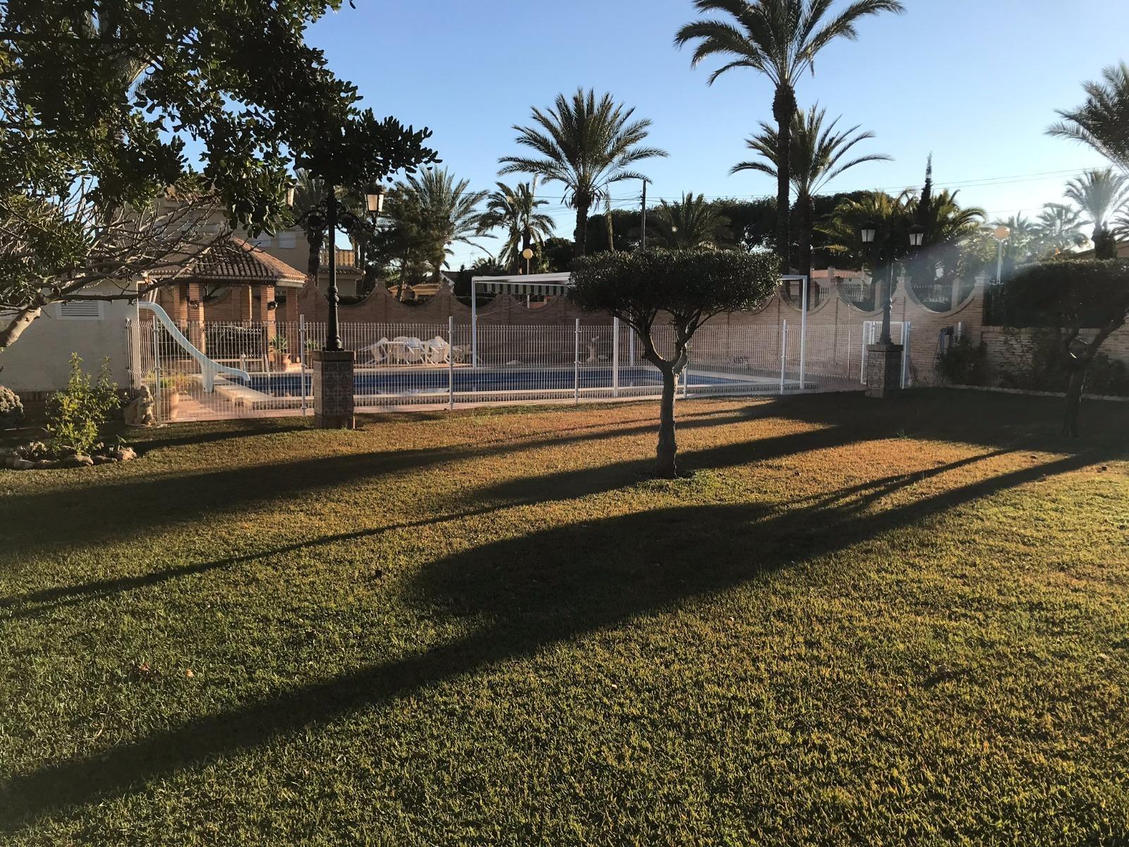 Happy to present this luxury villa located in a prestigious area of Cabo Roig, in Orihuela Costa and