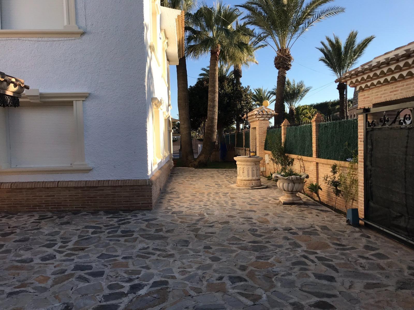 Dining area in villa for sale in Orihuela Costa