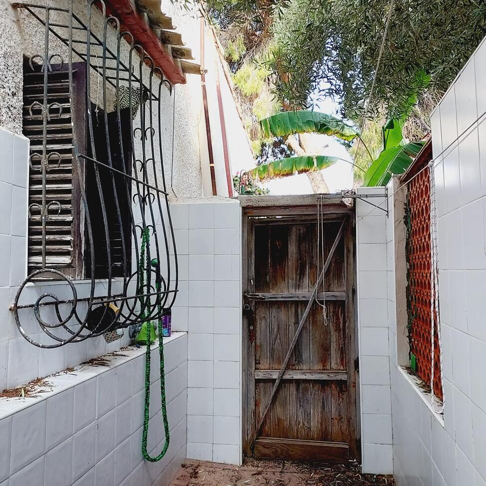 Garden in villa for sale in Orihuela Costa