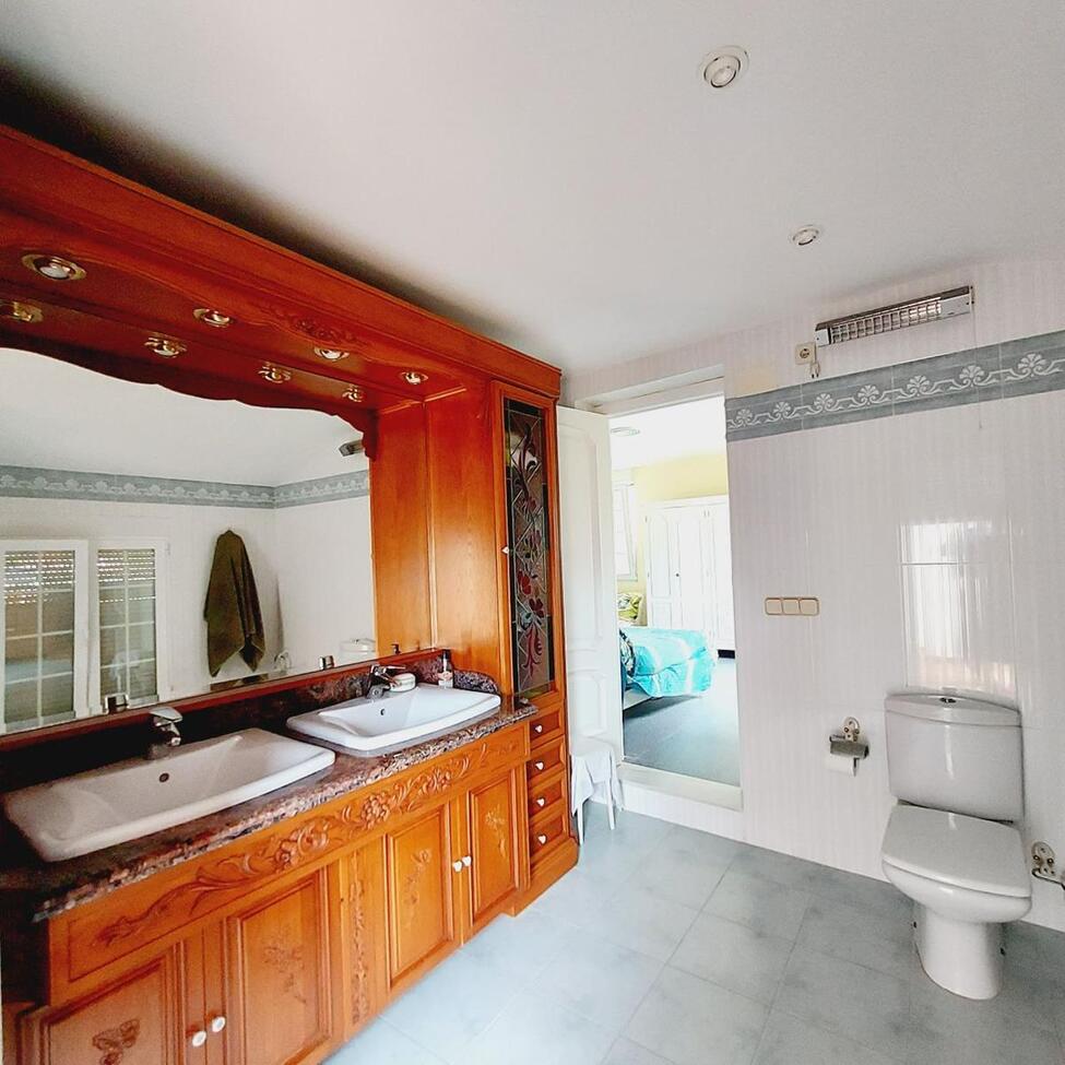 Bedroom in villa for sale in Orihuela Costa