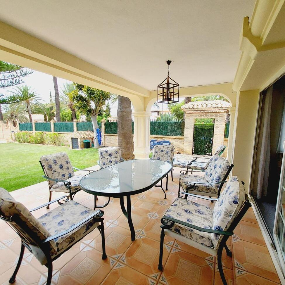 Terrace in villa for sale in Orihuela Costa