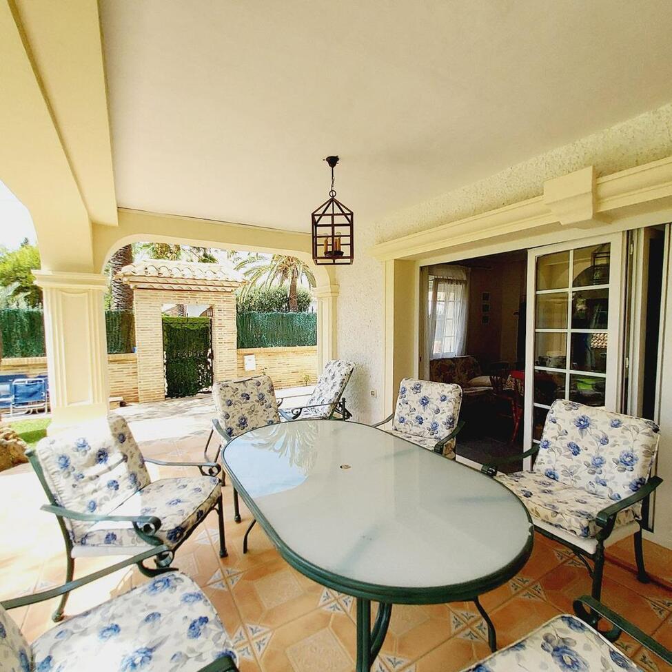 Garden in villa for sale in Orihuela Costa