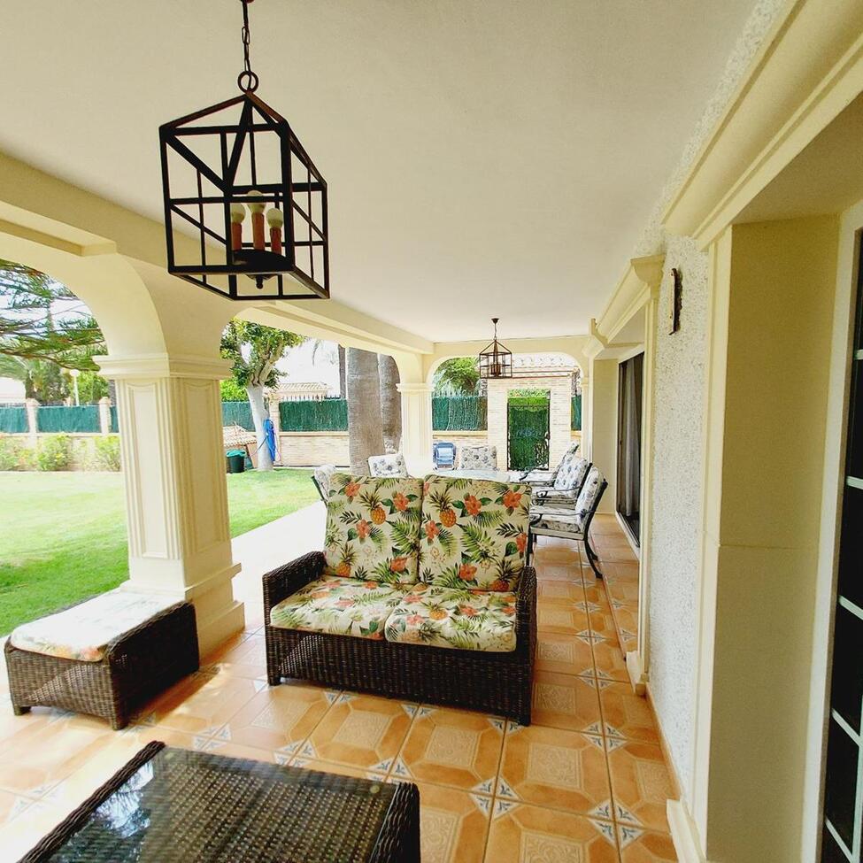 Dining area in villa for sale in Orihuela Costa