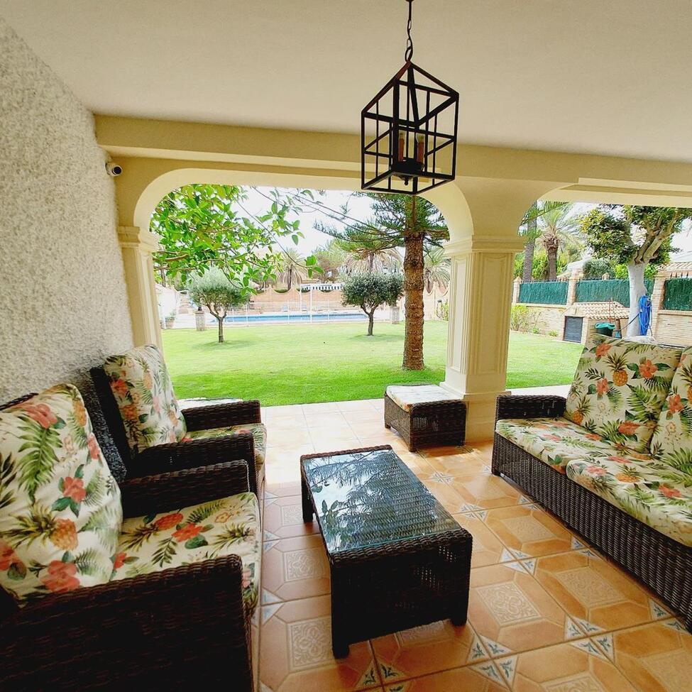 Bedroom in villa for sale in Orihuela Costa