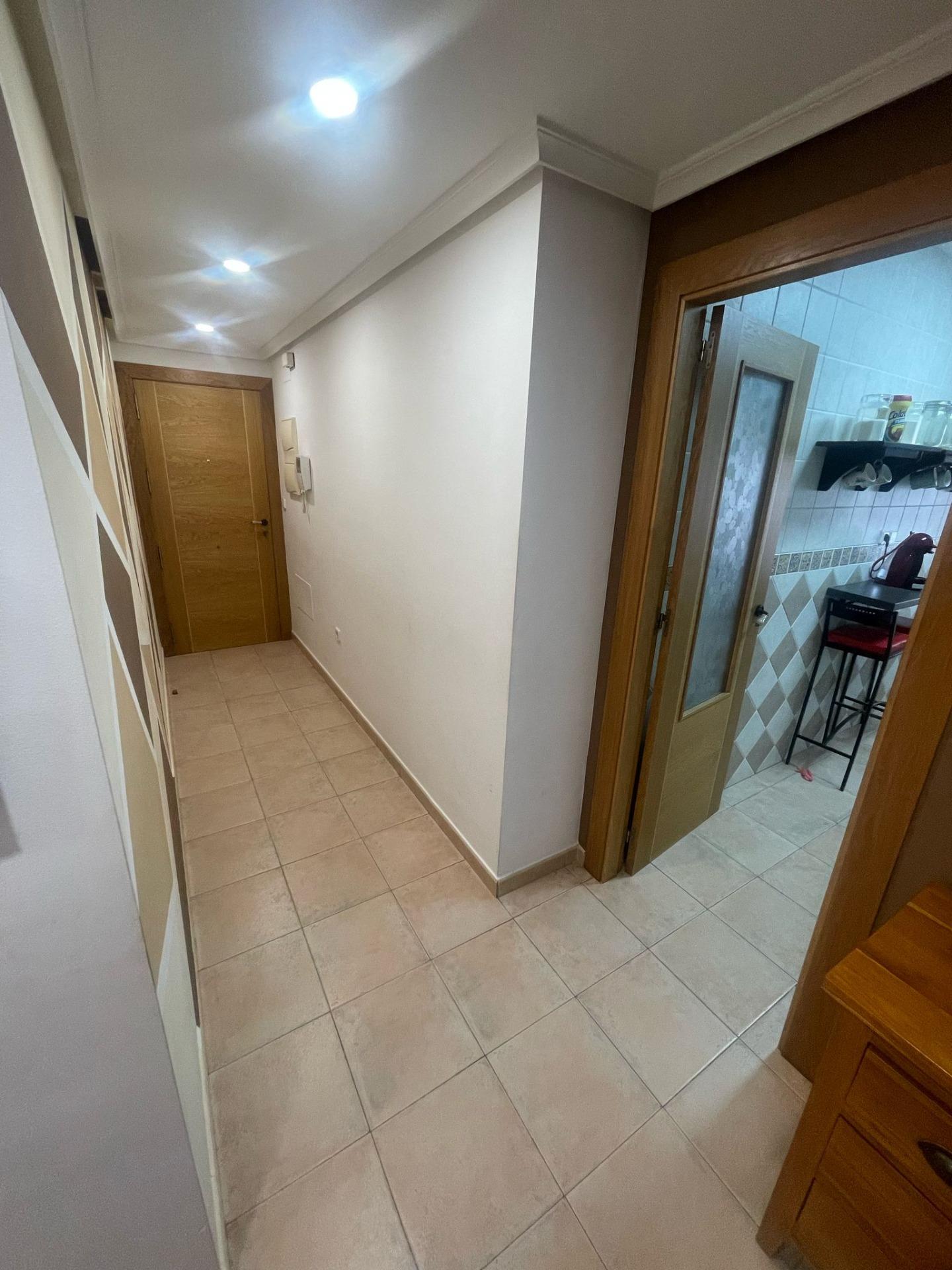 We present this beautiful house on the second floor located in the center of Zeneta