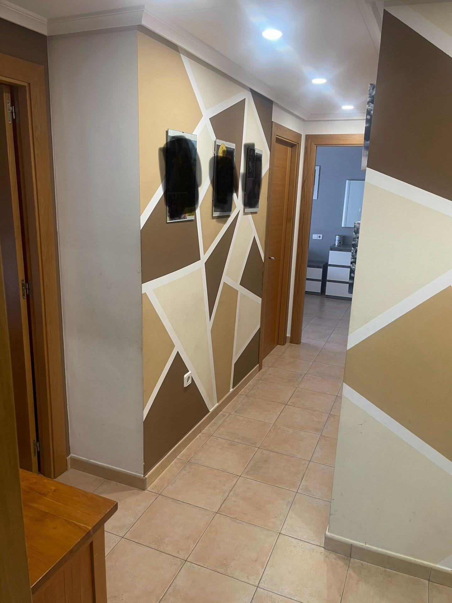 We present this beautiful house on the second floor located in the center of Zeneta