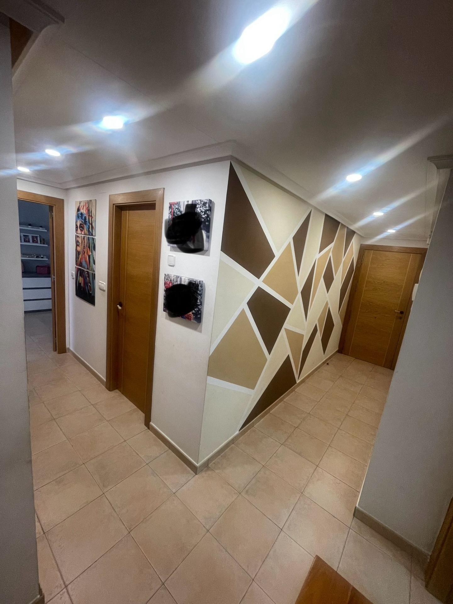 We present this beautiful house on the second floor located in the center of Zeneta