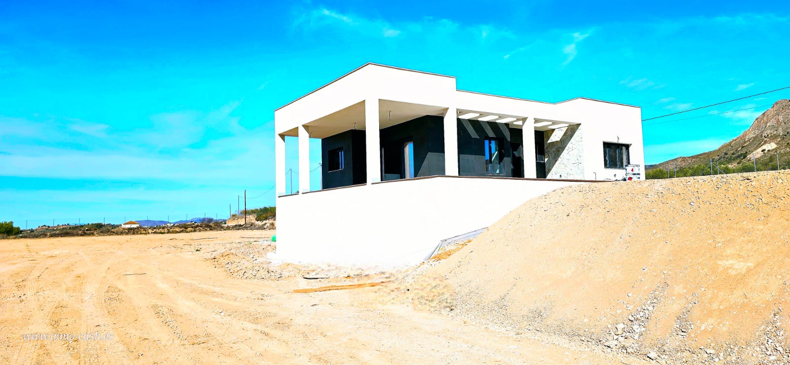 Dining area in villa for sale in Macisvenda