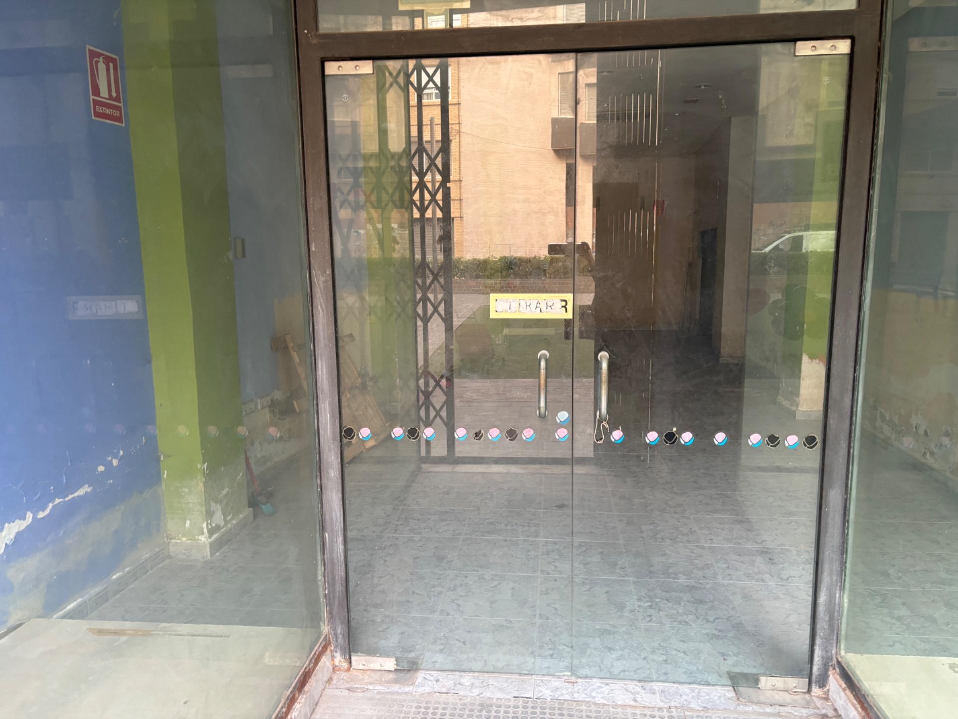 Commercial premises for sale of 100 meters located in a privileged area of Orihuela city