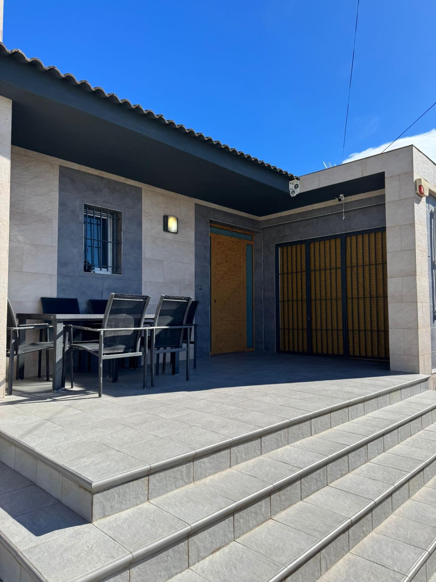 Terrace in villa for sale in Torrevieja
