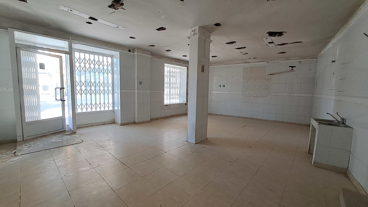 We present this building with charm in Orihuela city