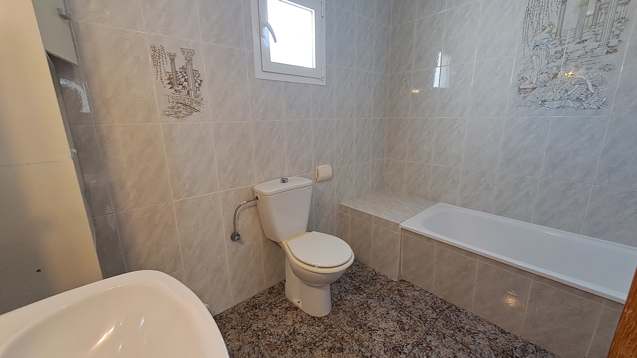 Master bedroom in villa for sale in Villamartin
