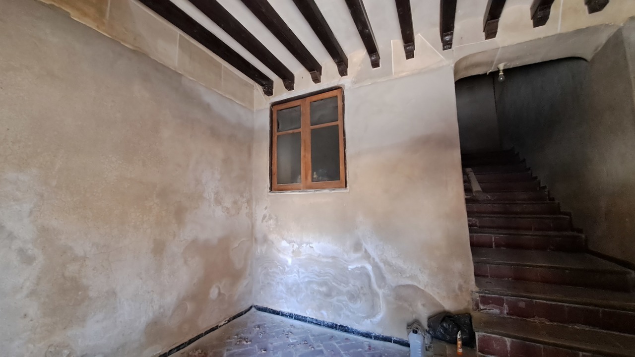 We present this building with charm in Orihuela city