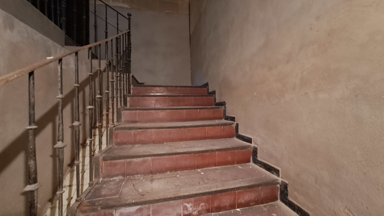 We present this building with charm in Orihuela city