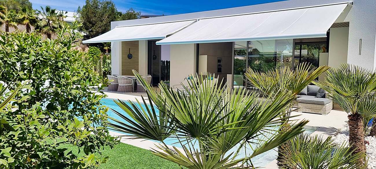 Garden in villa for sale in Orihuela