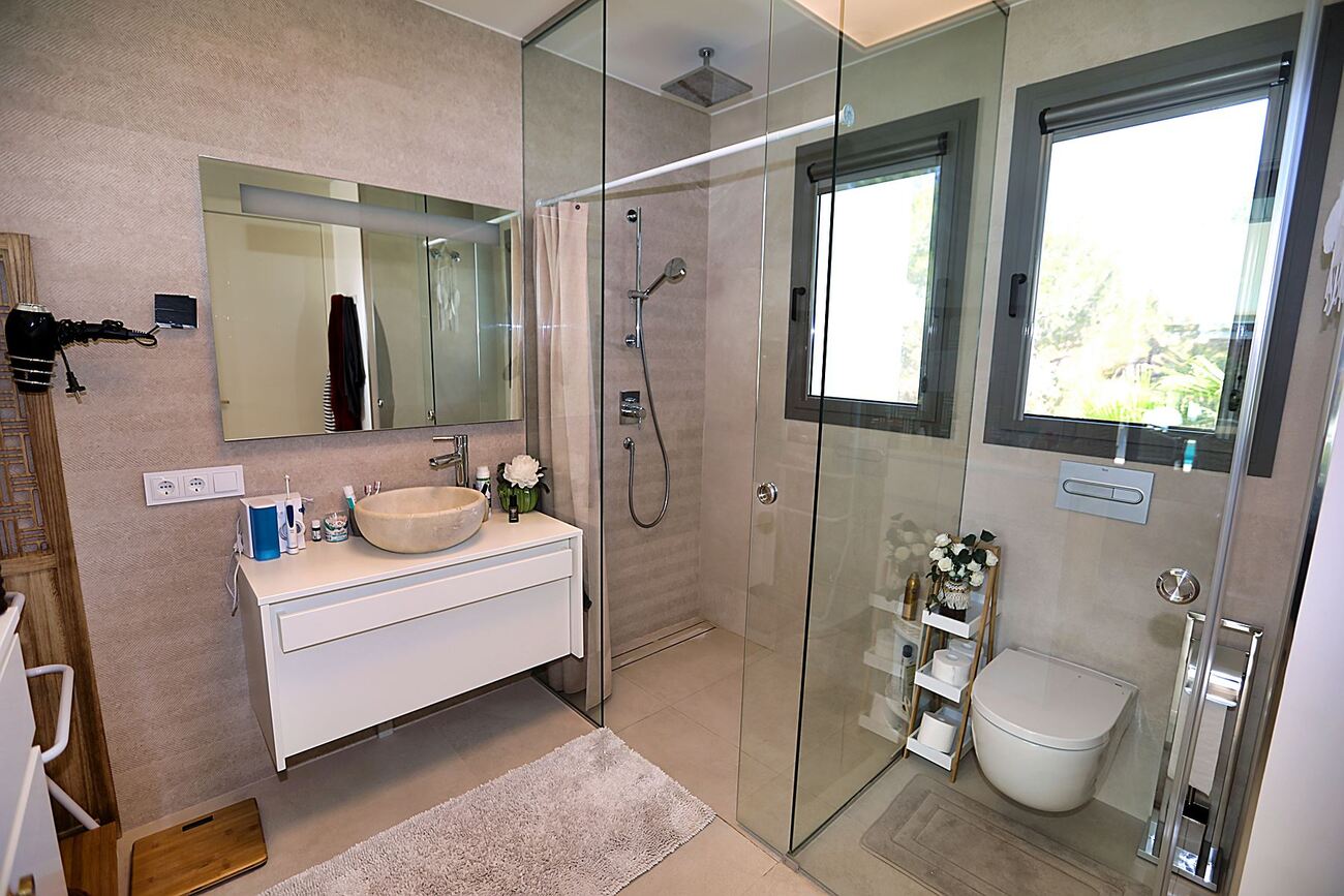 Bedroom in villa for sale in Orihuela