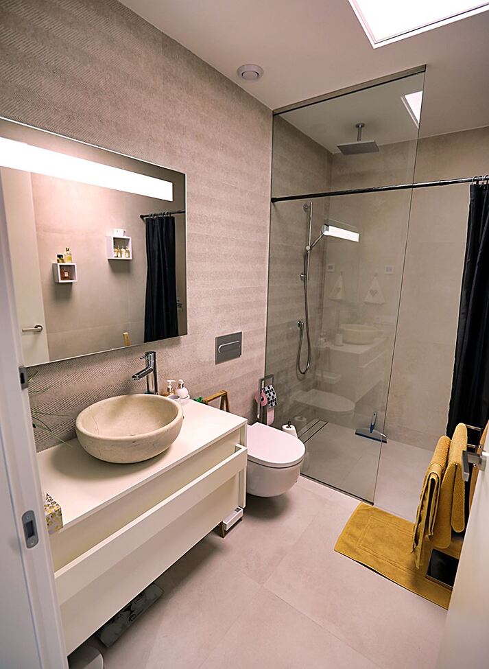 Master bedroom in villa for sale in Orihuela