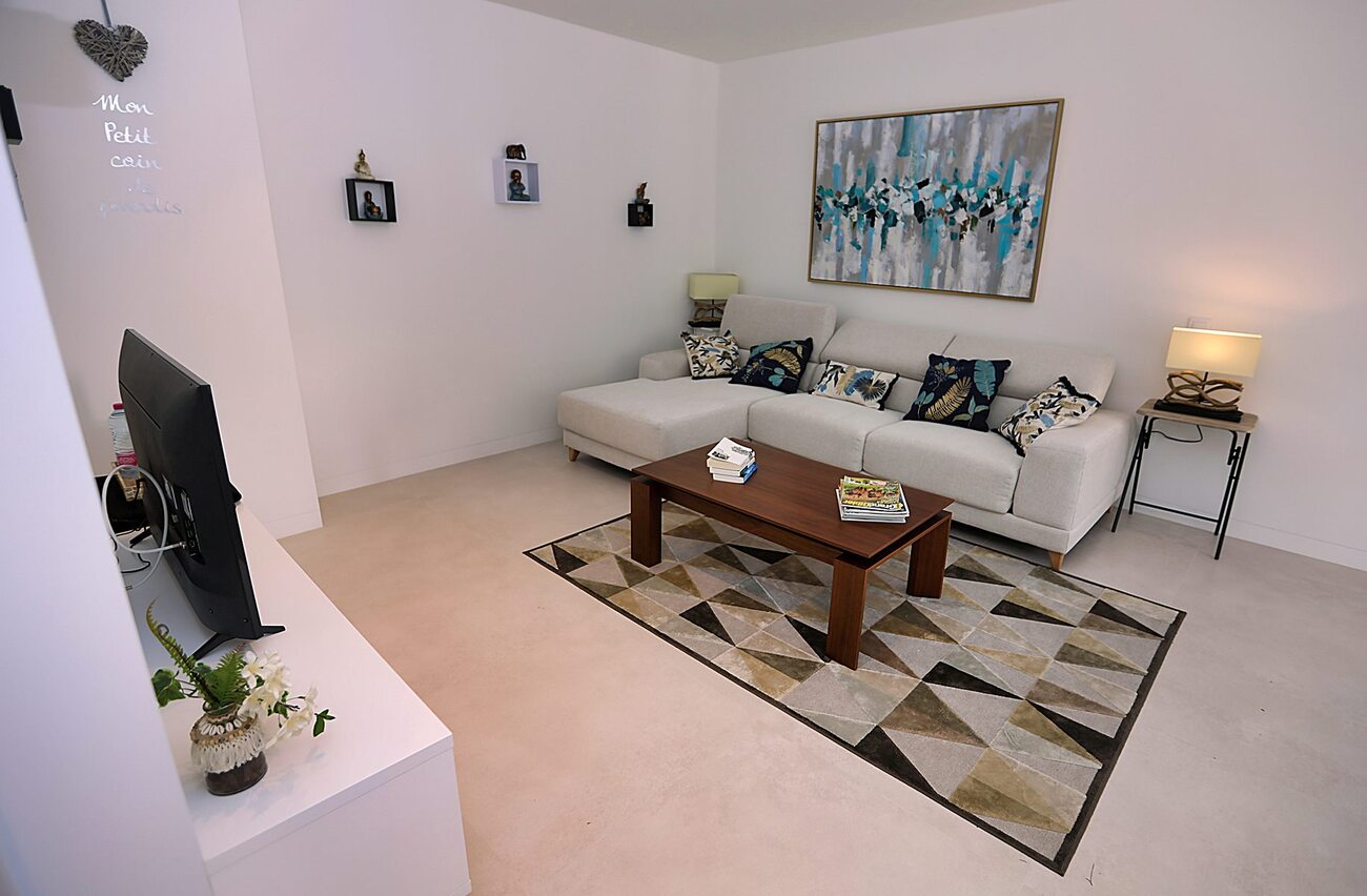 Pool area in villa for sale in Orihuela