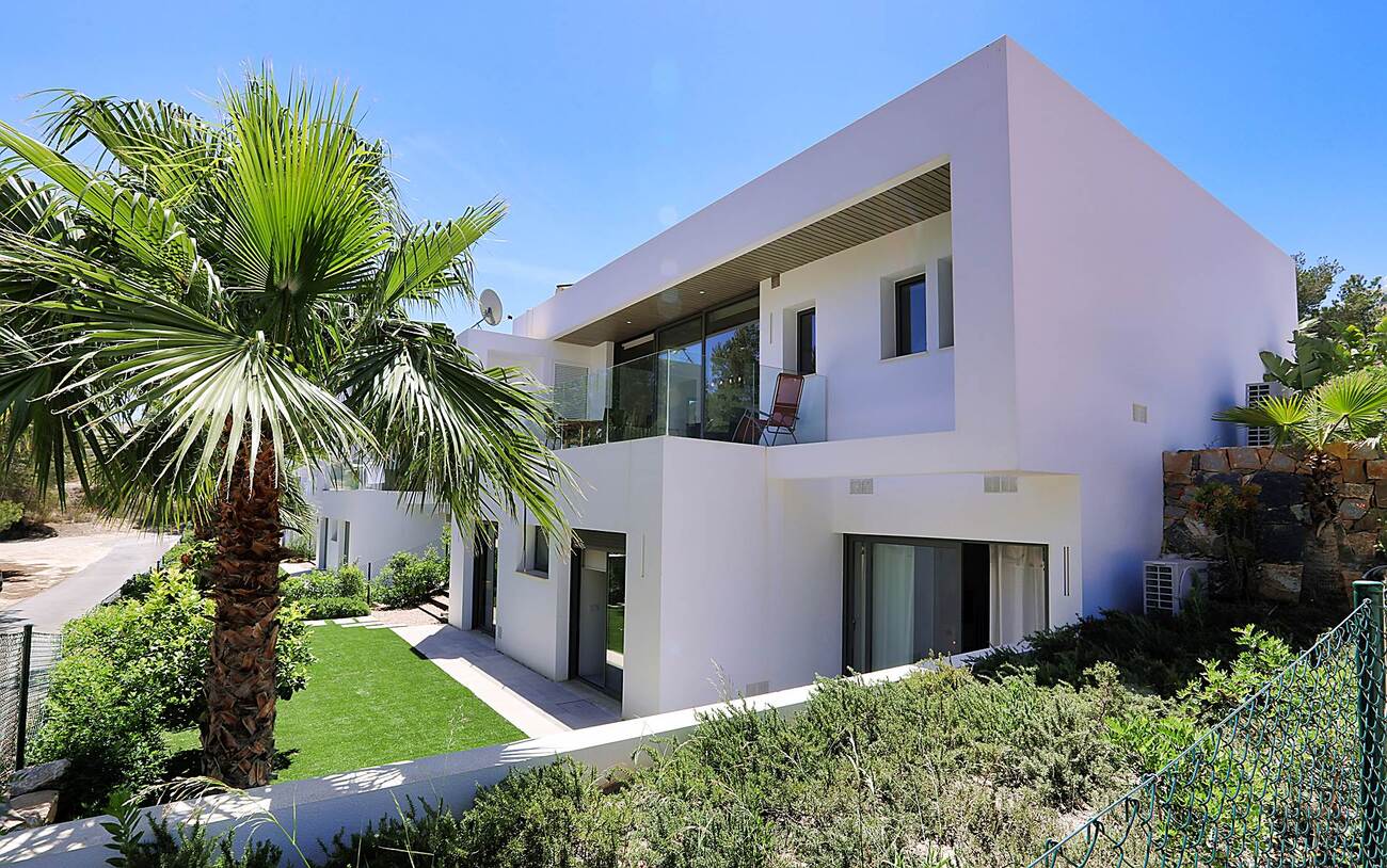 Bedroom in villa for sale in Orihuela