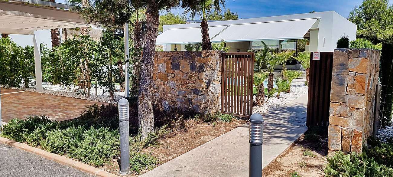 Master bedroom in villa for sale in Orihuela