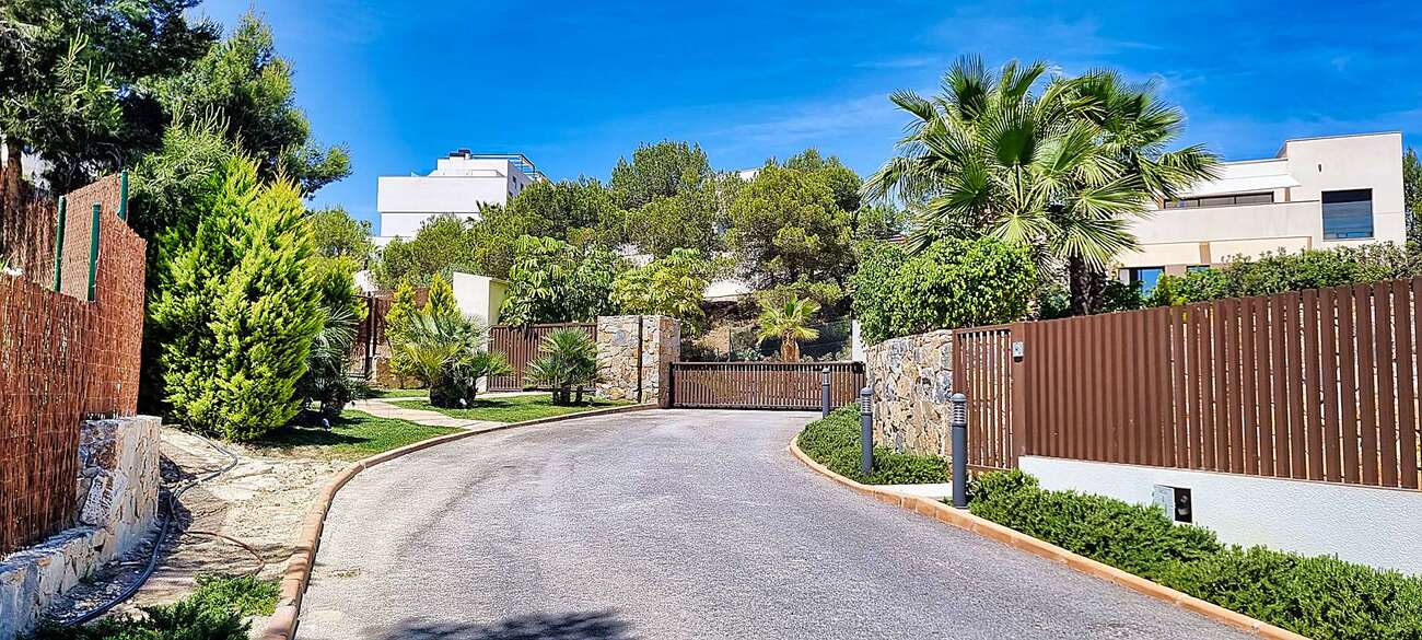 Bathroom in villa for sale in Orihuela