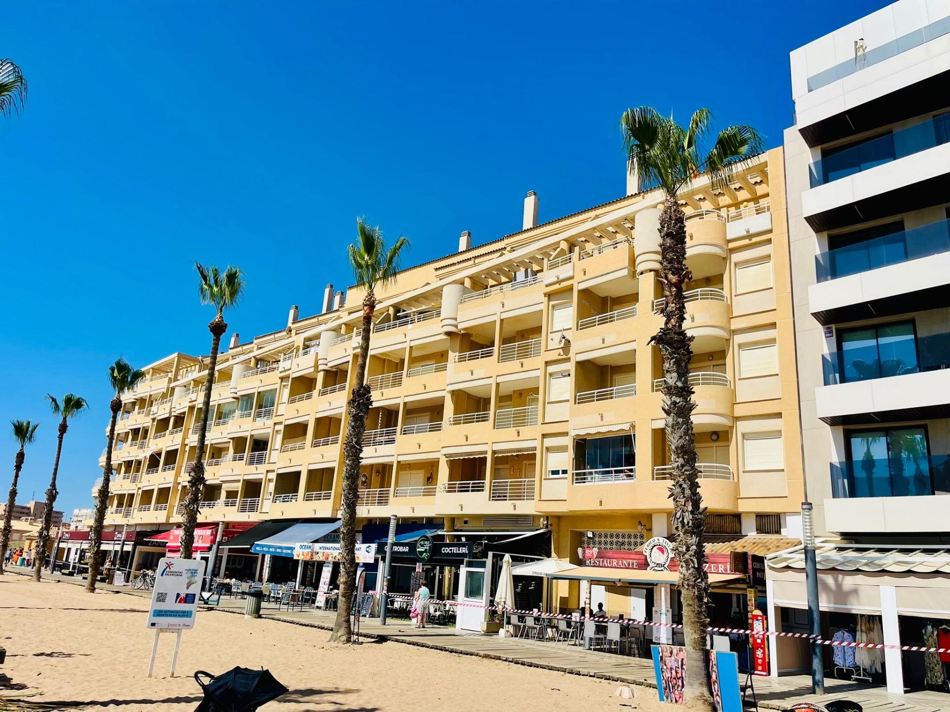 Terrace in apartment for sale in Torrevieja