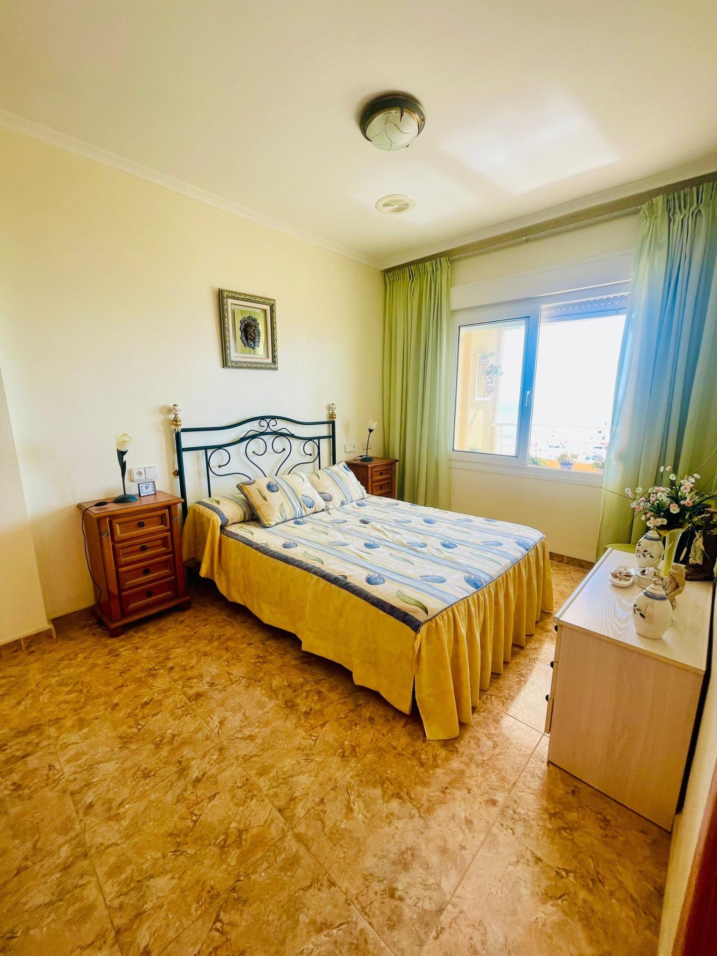Bedroom in apartment for sale in Torrevieja