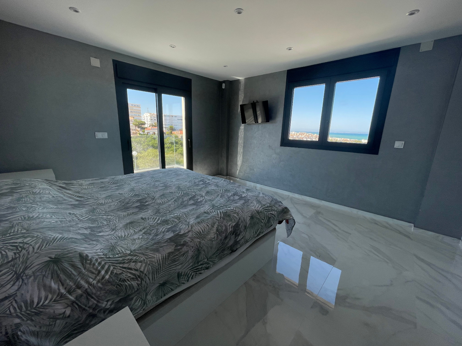 Master bedroom in villa for sale in La Mata