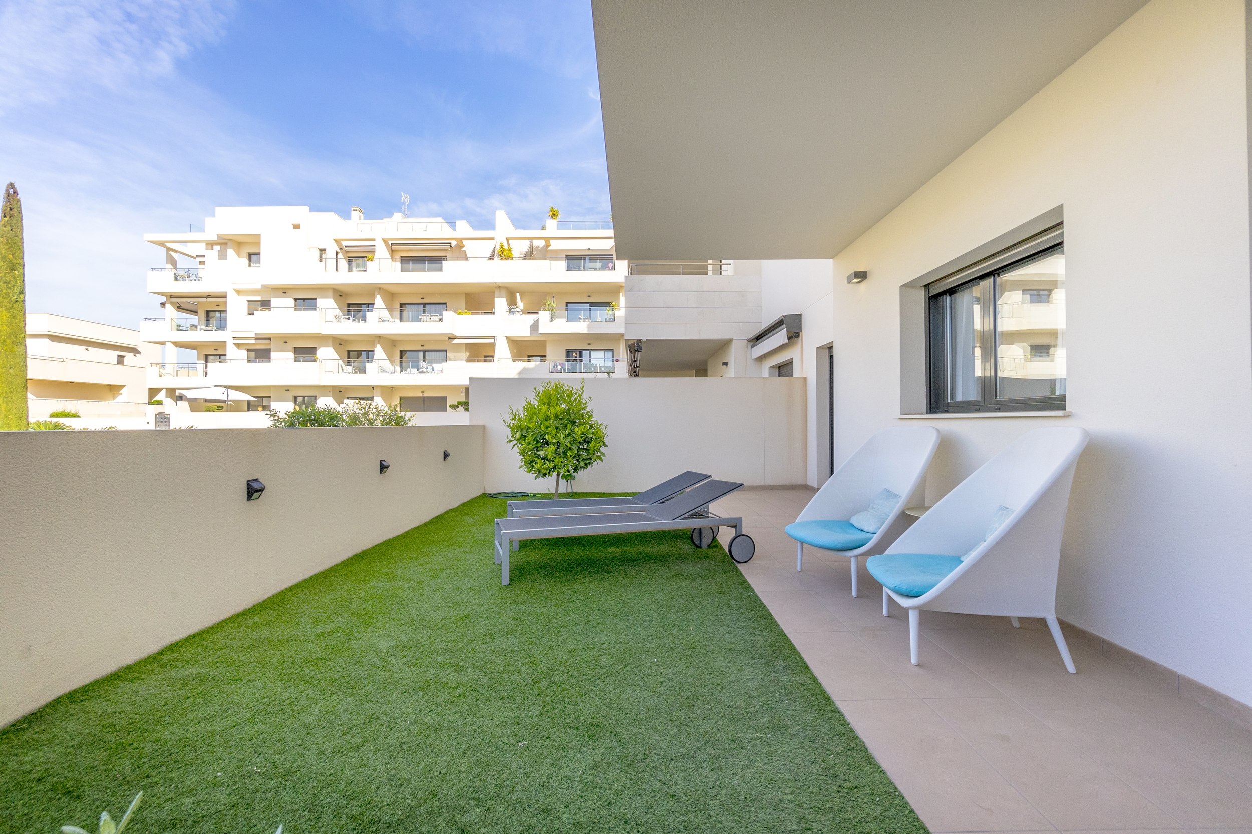 Bedroom in apartment for sale in Orihuela