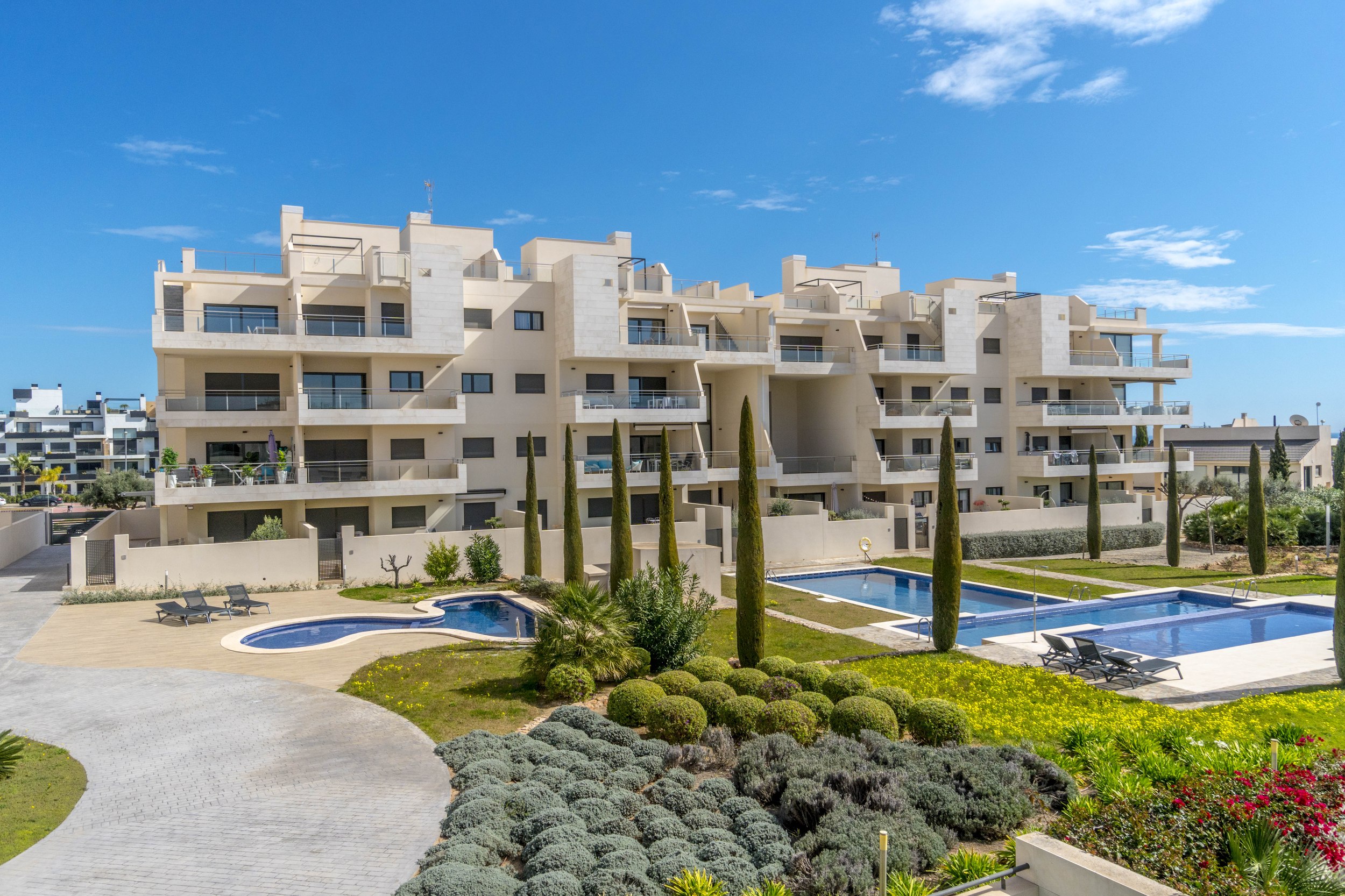 Master bedroom in apartment for sale in Orihuela