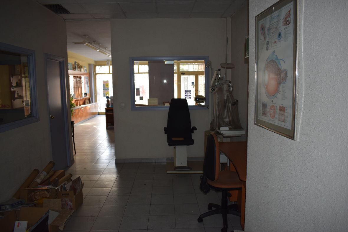 Master bedroom in commercial for sale in Alicante