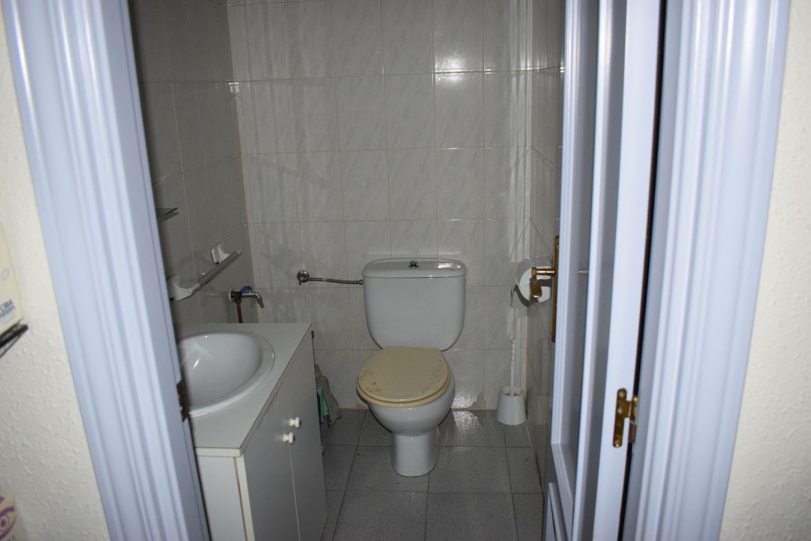 Bathroom in commercial for sale in Alicante