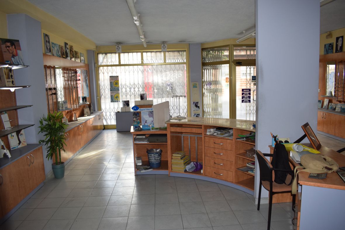 Pool area in commercial for sale in Alicante