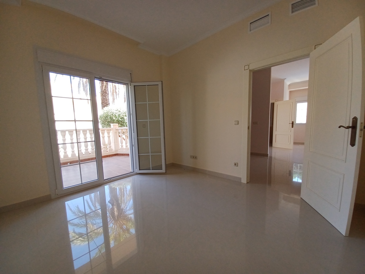 Garden in villa for sale in Cabo Roig