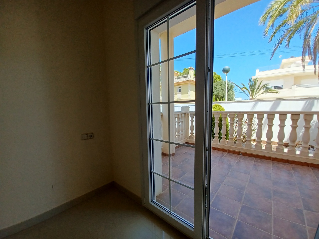 Dining area in villa for sale in Cabo Roig
