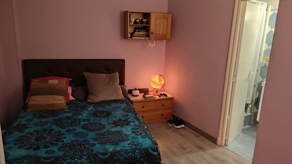 Bedroom in apartment for sale in Elche