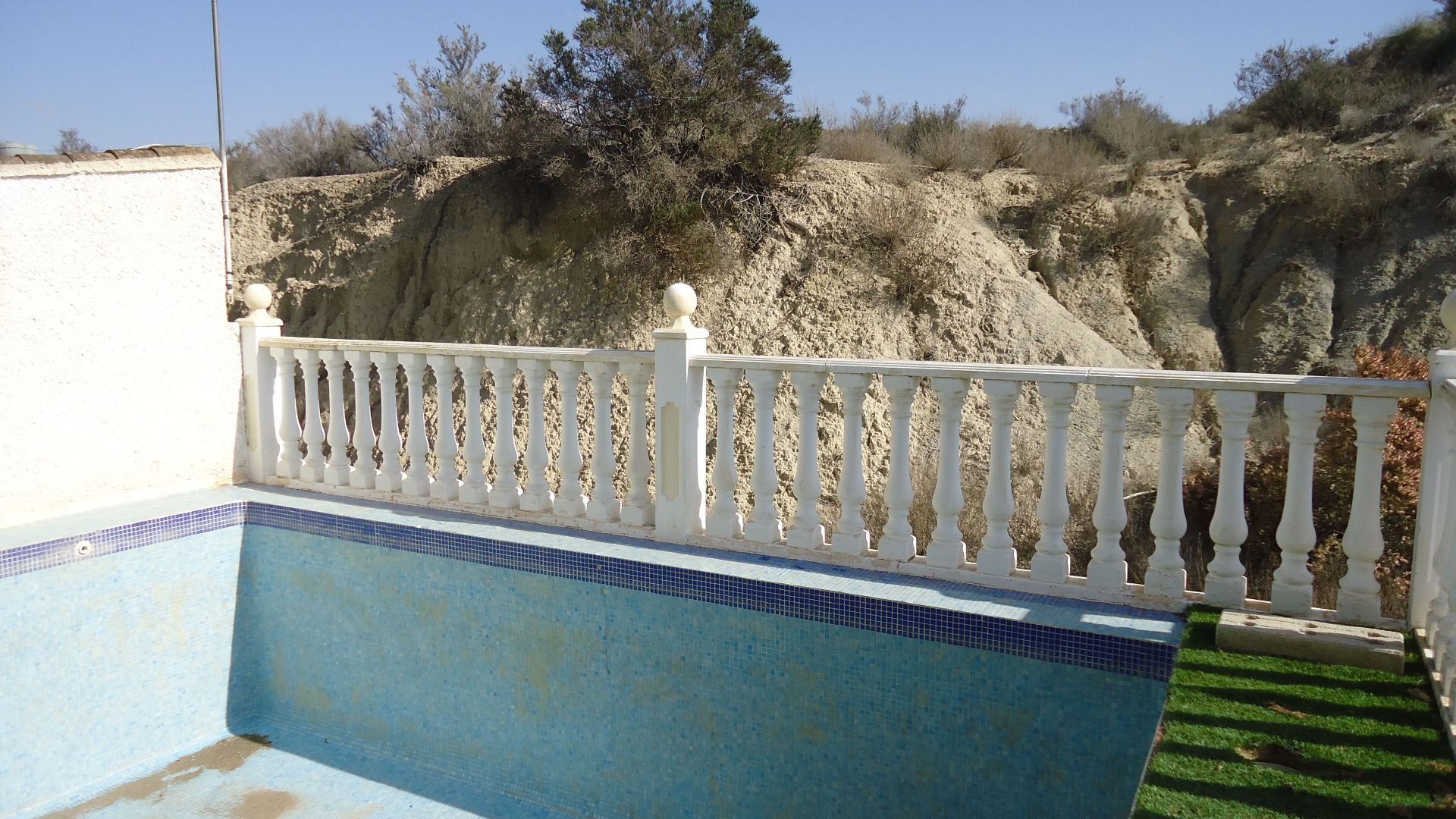 Master bedroom in villa for sale in Abanilla