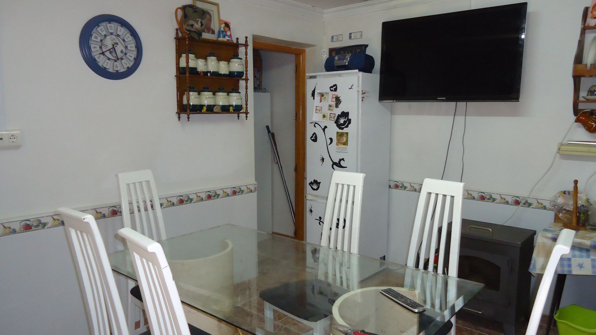 Dom z basenem i gajem cytrynowym na 9 012 m² działce w pobliżu Abanilla