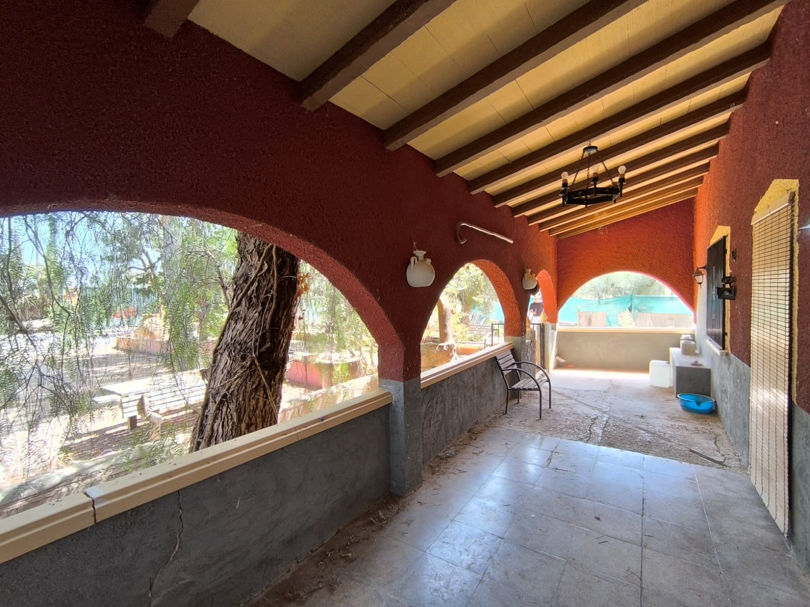 Spacious villa of 283 m² with two floors set in the centre of a 7,096 m² fenced plot in walking dist
