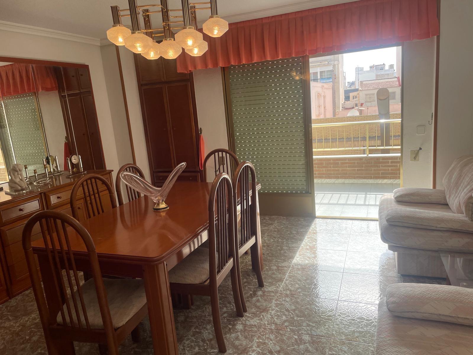 We are happy to present this spacious apartment in a very good area of Torrevieja and less than 50