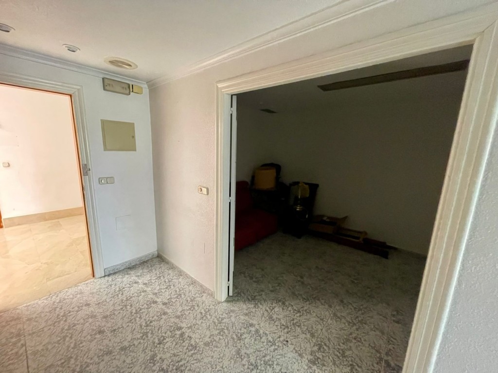 Kitchen in commercial for sale in Los Alcazares