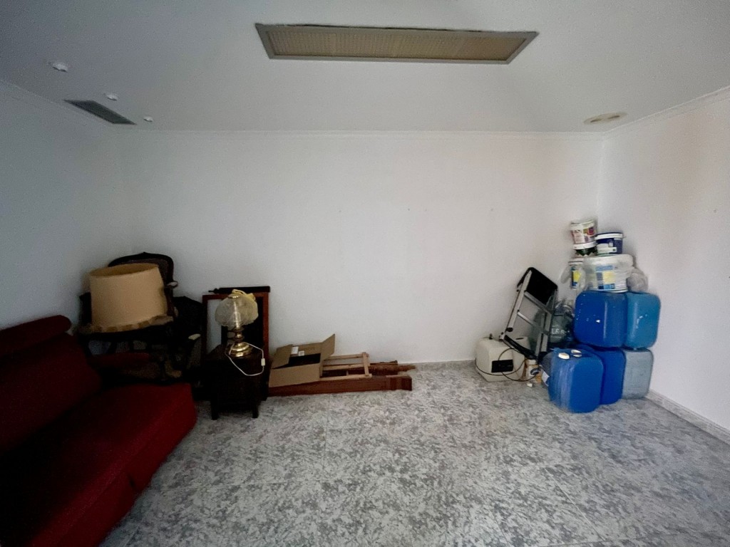 Master bedroom in commercial for sale in Los Alcazares