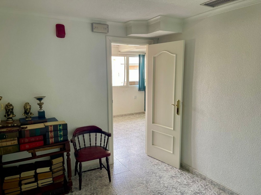 Bedroom in commercial for sale in Los Alcazares