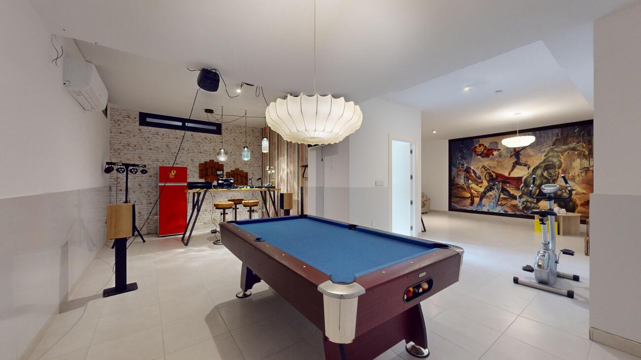 Dining area in villa for sale in Playa Honda