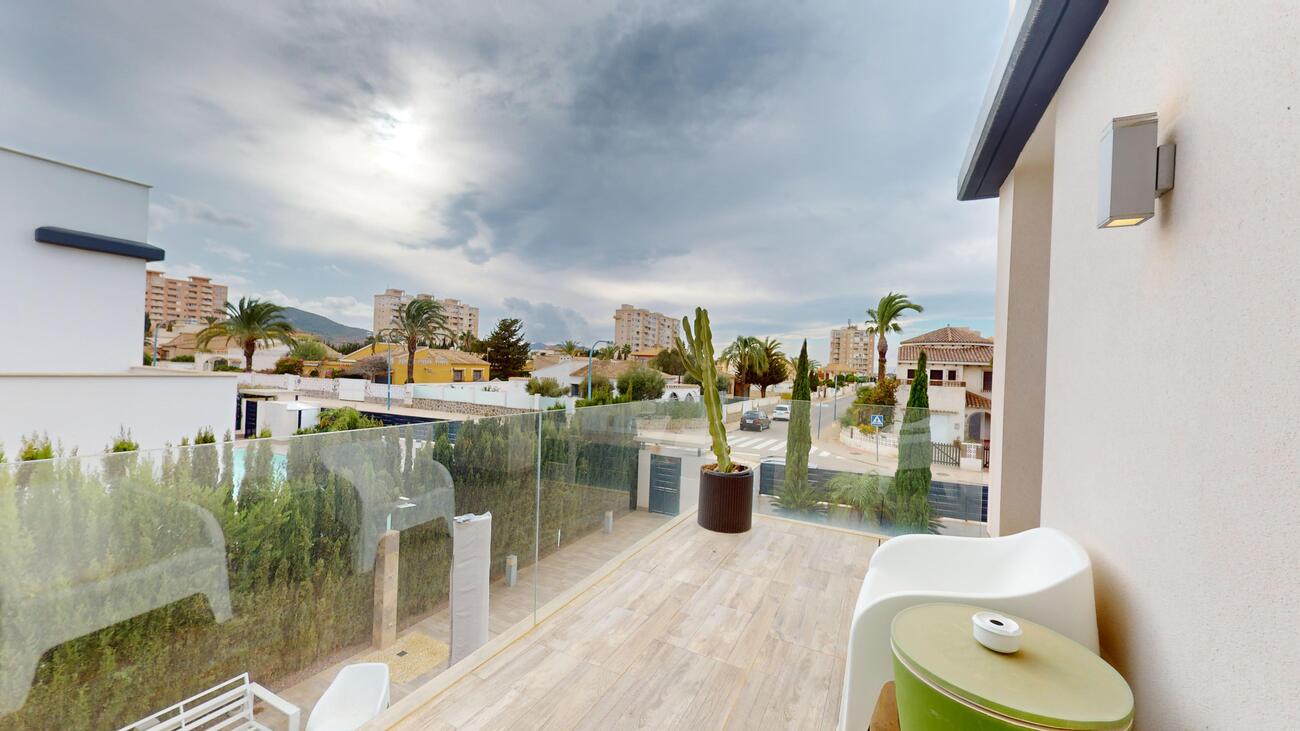 Master bedroom in villa for sale in Playa Honda